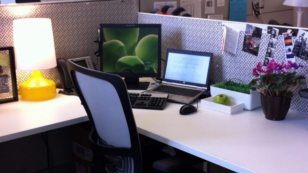 Фото 34 — Что нельзя носить в офисе?